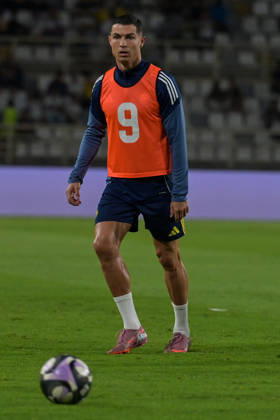 Al Nassr v Al Wahda - Friendly Match ABU DHABI, UNITED ARAB EMIRATES - DECEMBER 10: Cristiano Ronaldo of Al Nassr warms up before the friendly football match between Al Nassr and Al Wahda at Al Nahyan Stadium in Abu Dhabi, United Arab Emirates on December 10, 2025. Waleed Zein Anadolu Abu Dhabi United Arab Emirates. Editorial use only. Please get in touch for any other usage. Copyright: x2025xAnadoluxWaleedxZeinx