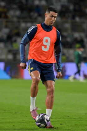 Al Nassr v Al Wahda - Friendly Match ABU DHABI, UNITED ARAB EMIRATES - DECEMBER 10: Cristiano Ronaldo of Al Nassr warms up before the friendly football match between Al Nassr and Al Wahda at Al Nahyan Stadium in Abu Dhabi, United Arab Emirates on December 10, 2025. Waleed Zein Anadolu Abu Dhabi United Arab Emirates. Editorial use only. Please get in touch for any other usage. Copyright: x2025xAnadoluxWaleedxZeinx