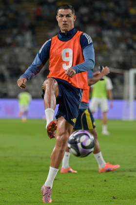 Al Nassr v Al Wahda - Friendly Match ABU DHABI, UNITED ARAB EMIRATES - DECEMBER 10: Cristiano Ronaldo of Al Nassr warms up before the friendly football match between Al Nassr and Al Wahda at Al Nahyan Stadium in Abu Dhabi, United Arab Emirates on December 10, 2025. Waleed Zein Anadolu Abu Dhabi United Arab Emirates. Editorial use only. Please get in touch for any other usage. Copyright: x2025xAnadoluxWaleedxZeinx