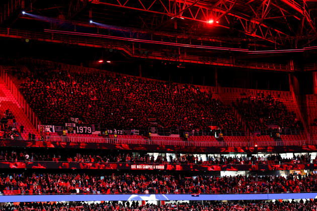SL Benfica v Napoles FC - UEFA Champions League 2025 2026 Adeptos visitantes do Napoles durante a partida entre SL Benfica v Napoles FC, valida pela fase de Grupos da Uefa Champions League 2025 2026, no Estadio da Luz, Portugal (Foto de Diogo Faria Reis Avant Sports) Lisboa Estadio da Luz Portugal Copyright: xDiogoxFariaxReis AvantxSportsx