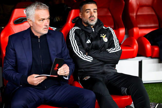 SL Benfica v Napoles FC - UEFA Champions League 2025 2026 Treinador portugues do Benfica, Jose Mourinho durante a partida entre SL Benfica v Napoles FC, valida pela fase de Grupos da Uefa Champions League 2025 2026, no Estadio da Luz, Portugal (Foto de Diogo Faria Reis Avant Sports) Lisboa Estadio da Luz Portugal Copyright: xDiogoxFariaxReis AvantxSportsx