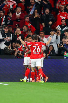 SL Benfica v Napoles FC - UEFA Champions League 2025 2026 Equipa benfiquista celebra o golo do medio colombiano, Richard Rios 20 durante a partida entre SL Benfica v Napoles FC, valida pela fase de Grupos da Uefa Champions League 2025 2026, no Estadio da Luz, Portugal (Foto de Diogo Faria Reis Avant Sports) Lisboa Estadio da Luz Portugal Copyright: xDiogoxFariaxReis AvantxSportsx