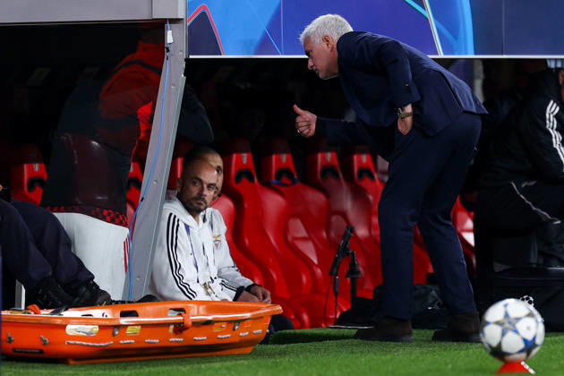 SL Benfica v Napoles FC - UEFA Champions League 2025 2026 Treinador portugues do Benfica, Jose Mourinho durante a partida entre SL Benfica v Napoles FC, valida pela fase de Grupos da Uefa Champions League 2025 2026, no Estadio da Luz, Portugal (Foto de Diogo Faria Reis Avant Sports) Lisboa Estadio da Luz Portugal Copyright: xDiogoxFariaxReis AvantxSportsx