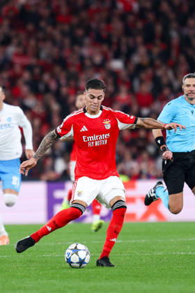 SL Benfica v Napoles FC - UEFA Champions League 2025 2026 Medio argentino do SL Benfica, Barrenechea durante a partida entre SL Benfica v Napoles FC, valida pela fase de Grupos da Uefa Champions League 2025 2026, no Estadio da Luz, Portugal (Foto de Diogo Faria Reis Avant Sports) Lisboa Estadio da Luz Portugal Copyright: xDiogoxFariaxReis AvantxSportsx