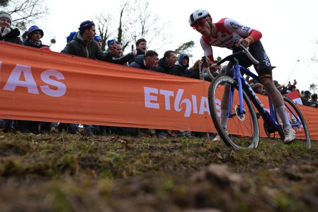 Belgian Thibau Nys pictured in action during the men s elite race of the Cyclocross World Cup, in Namur, Sunday 14 December 2025, stage 4 (out of 12) in the World Cup of the 2026-2027 season. DAVIDxPINTENS  x148833091x