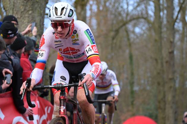 Belgian Michael Vanthourenhout pictured in action during the men s elite race of the Cyclocross World Cup, in Namur, Sunday 14 December 2025, stage 4 (out of 12) in the World Cup of the 2026-2027 season. DAVIDxPINTENS  x148833765x