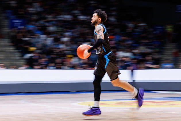 easycredit BBL, Frankfurt Skyliners Science City Jena, 14 12 2025 Tavian Dunn Martin Science City Jena, 0 in the build-up game of the easycredit BBL Frankfurt Skyliners Science City Jena on Matchday 10 of the 25 26 season at Süwag Energie ARENA on 14 12 2025 Copyright: xBEAUTIFULxSPORTS Hahnex