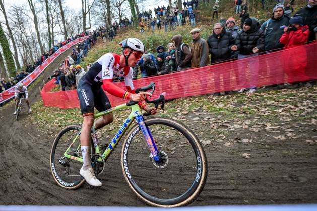 Belgian Thibau Nys pictured in action during the men s elite race of the Cyclocross World Cup, in Namur, Sunday 14 December 2025, stage 4 (out of 12) in the World Cup of the 2026-2027 season. DAVIDxPINTENS  x148873447x