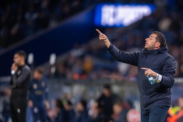 FC Porto v CF Estrela da Amadora - Primeira Liga Joao Nuno, head coach of CF Estrela da Amadora, is seen in action during the Liga Portugal Betclic 2025 26 match between FC Porto and CF Estrela da Amadora at Estadio do Dragao in Porto, Portugal, on December 15, 2025. Porto Porto Portugal Copyright: xMiguelxLemosx originalFilename:lemos-fcportov251215_npRqb