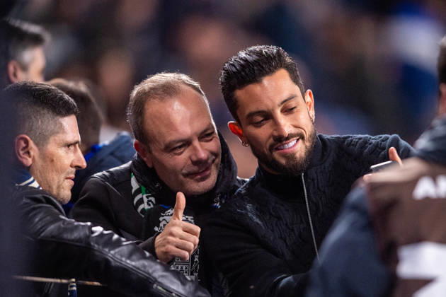 FC Porto v CF Estrela da Amadora - Primeira Liga In Porto, Portugal, on December 15, 2025, Alex Telles, a former FC Porto player, is seen during the Liga Portugal Betclic 2025 26 match between FC Porto and CF Estrela da Amadora at Estadio do Dragao. Porto Porto Portugal Copyright: xMiguelxLemosx originalFilename:lemos-fcportov251215_npYHq