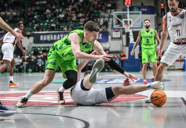 TOFAS v Trapani Shark - Basketball Champions League BURSA, TURKIYE - DECEMBER 16: Blazevic of TOFAS in action during Basketball Champions League Group D week 6 match between TOFAS and Trapani Shark at Tofas Sports Hall in Bursa, Turkiye on December 16, 2025. Fatih Capkin Anadolu Bursa Turkey. Editorial use only. Please get in touch for any other usage.  Copyright: x2025xAnadoluxFatihxCapkinx