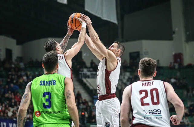 TOFAS v Trapani Shark - Basketball Champions League BURSA, TURKIYE - DECEMBER 16: Players in action during Basketball Champions League Group D week 6 match between TOFAS and Trapani Shark at Tofas Sports Hall in Bursa, Turkiye on December 16, 2025. Fatih Capkin Anadolu Bursa Turkey. Editorial use only. Please get in touch for any other usage.  Copyright: x2025xAnadoluxFatihxCapkinx