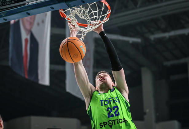 TOFAS v Trapani Shark - Basketball Champions League BURSA, TURKIYE - DECEMBER 16: Blazevic (22) of TOFAS in action during Basketball Champions League Group D week 6 match between TOFAS and Trapani Shark at Tofas Sports Hall in Bursa, Turkiye on December 16, 2025. Fatih Capkin Anadolu Bursa Turkey. Editorial use only. Please get in touch for any other usage.  Copyright: x2025xAnadoluxFatihxCapkinx