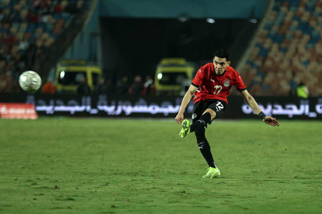 Egypt v Nigeria - International Friendly, Länderspiel, Nationalmannschaft Egypt s Mohamed Hamdy plays against Nigeria at Cairo International Stadium in Cairo, Egypt, on December 16, 2025. cairo Egypt Copyright: xAbeerxAhmedx originalFilename:hamed-notitle251217_npLuJ