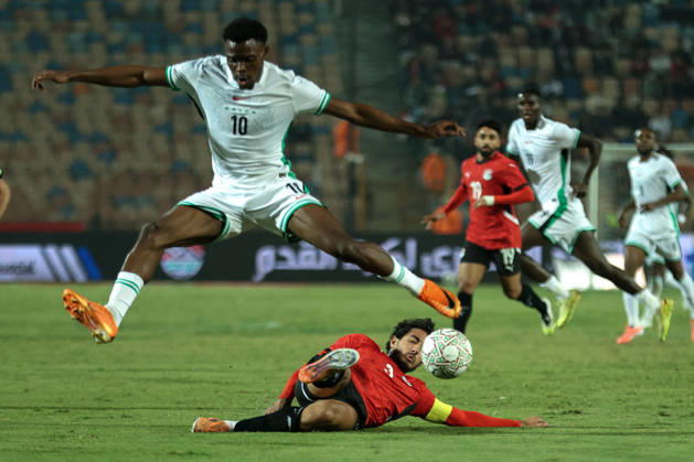 Egypt v Nigeria - International Friendly, Länderspiel, Nationalmannschaft Egypt s Mohamed Hany is in action with a Nigeria player at Cairo International Stadium in Cairo, Egypt, on December 16, 2025. cairo Egypt Copyright: xAbeerxAhmedx originalFilename:hamed-notitle251217_nptKz
