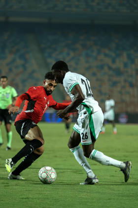 Egypt v Nigeria - International Friendly, Länderspiel, Nationalmannschaft Egypt s Marwan Attia is in action with a Nigerian player at Cairo International Stadium in Cairo, Egypt, on December 16, 2025. cairo Egypt Copyright: xAbeerxAhmedx originalFilename:hamed-notitle251217_npZLA