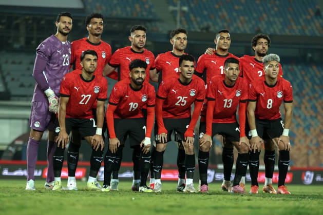 Egypt v Nigeria - International Friendly, Länderspiel, Nationalmannschaft Egypt players pose for a team group, Mannschaftsbild, Totale photo before the match at Cairo International Stadium in Cairo, Egypt, on December 16, 2025. cairo Egypt Copyright: xAbeerxAhmedx originalFilename:hamed-notitle251217_np2RJ