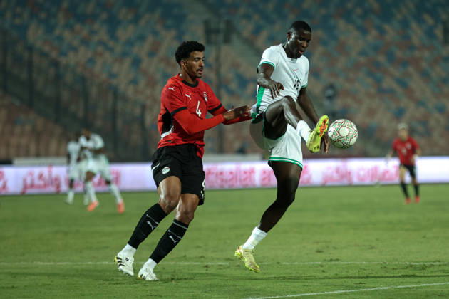 Egypt v Nigeria - International Friendly, Länderspiel, Nationalmannschaft Egypt s Hossam Abdelmaged is in action with a Nigeria player at Cairo International Stadium in Cairo, Egypt, on December 16, 2025. cairo Egypt Copyright: xAbeerxAhmedx originalFilename:hamed-notitle251217_np4Km