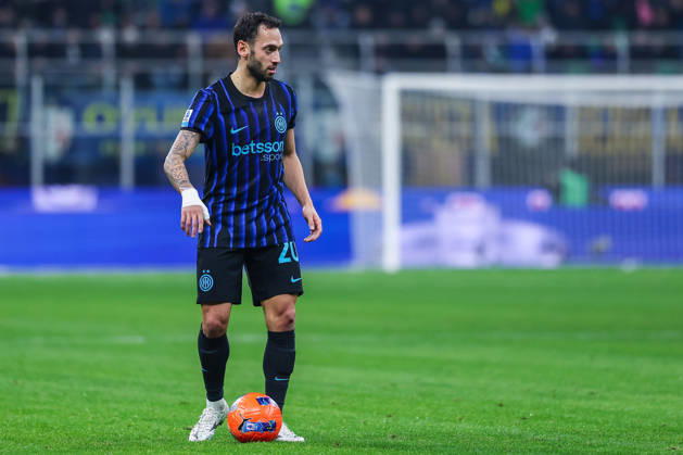 Hakan Calhanoglu of FC Internazionale seen in action during Serie A 2025 26 football match between FC Internazionale and Como 1907 at San Siro Stadium in Milan Italy on 06 December 2025. Milan Stadio Giuseppe Meazza Milan Italy Copyright: xEPhotopressx SP24-1305-067