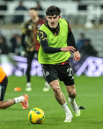 Carabao Cup Quarter Final Newcastle United v Fulham Tino Livramento of Newcastle United in the pregame warmup session during the Carabao Cup Quarter Final match Newcastle United vs Fulham at St. James s Park, Newcastle, United Kingdom, 17th December 2025 (Photo by Alfie Cosgrove News Images) Newcastle St. James s Park Tyne and Wear United Kingdom Copyright: xAlfiexCosgrove NewsxImagesx