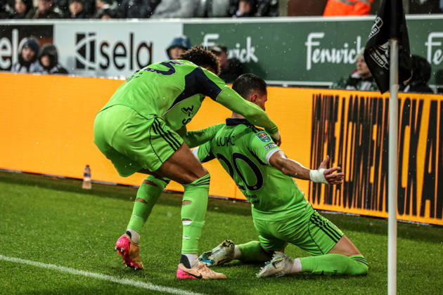 Carabao Cup Quarter Final Newcastle United v Fulham Sasa Lukic of Fulham celebrates his goal to make it 1-1 during the Carabao Cup Quarter Final match Newcastle United vs Fulham at St. James s Park, Newcastle, United Kingdom, 17th December 2025 (Photo by Alfie Cosgrove News Images) Newcastle St. James s Park Tyne and Wear United Kingdom Copyright: xAlfiexCosgrove NewsxImagesx