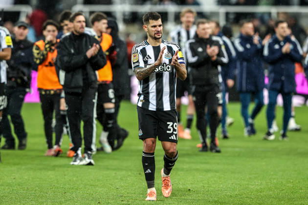 Carabao Cup Quarter Final Newcastle United v Fulham Bruno Guimaraes of Newcastle United applauds the fans after the game during the Carabao Cup Quarter Final match Newcastle United vs Fulham at St. James s Park, Newcastle, United Kingdom, 17th December 2025 (Photo by Alfie Cosgrove News Images) Newcastle St. James s Park Tyne and Wear United Kingdom Copyright: xAlfiexCosgrove NewsxImagesx