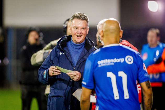 DEN BOSCH , 17-12-2025 , 3FM benefietwedstrijd Spieren voor Spieren , Luisteraarsteam tegen bekende nederlanders voetballers Louis van Gaal 3FM benefietwedstrijd Spieren voor Spieren x200249490x Copyright: