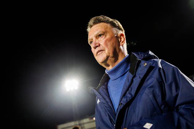 DEN BOSCH , 17-12-2025 , 3FM benefietwedstrijd Spieren voor Spieren , Luisteraarsteam tegen bekende nederlanders voetballers Louis van Gaal 3FM benefietwedstrijd Spieren voor Spieren x200249493x Copyright: