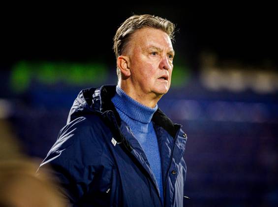 DEN BOSCH , 17-12-2025 , 3FM benefietwedstrijd Spieren voor Spieren , Luisteraarsteam tegen bekende nederlanders voetballers Louis van Gaal 3FM benefietwedstrijd Spieren voor Spieren x200249533x Copyright: