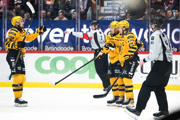 251218 Skellefteas Oliver Okuliar cheers after 0 2 during the ice hockey match in SHL between Timra and Skelleftea on December 18, 2025 in Timra Copyright: PÄRxOLERT BB251218PO024