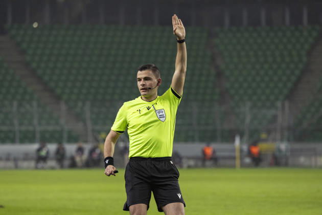 Legia Warszawa - Lincoln Red Imps 18.12.2025 football, Warsaw, UEFA Conference League game Legia Warszawa - Lincoln Red Imps (pilka nozna Liga Konferencji Europy ) image shows: Danilo Nikolic referee photo Katarzyna Plewczynska Fotostyk Copyright: xKatarzynaxPlewczynska Fotostykx 20251218FCTKP118