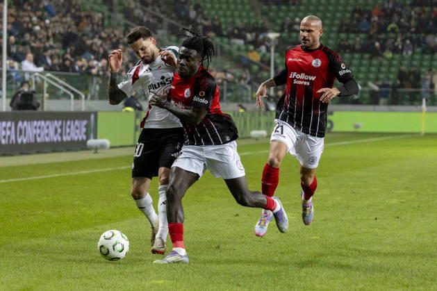Legia Warszawa - Lincoln Red Imps 18.12.2025 football, Warsaw, UEFA Conference League game Legia Warszawa - Lincoln Red Imps (pilka nozna Liga Konferencji Europy ) image shows: Petar Stojanovic (L) Boubacar Dabo (C) Nano (R) photo Katarzyna Plewczynska Fotostyk Copyright: xKatarzynaxPlewczynska Fotostykx 20251218FCTKP154