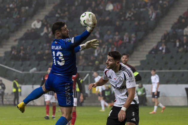 Legia Warszawa - Lincoln Red Imps 18.12.2025 football, Warsaw, UEFA Conference League game Legia Warszawa - Lincoln Red Imps (pilka nozna Liga Konferencji Europy ) image shows: Jaylan Hankins (L) Antonio Colak (R) photo Katarzyna Plewczynska Fotostyk Copyright: xKatarzynaxPlewczynska Fotostykx 20251218FCTKP349