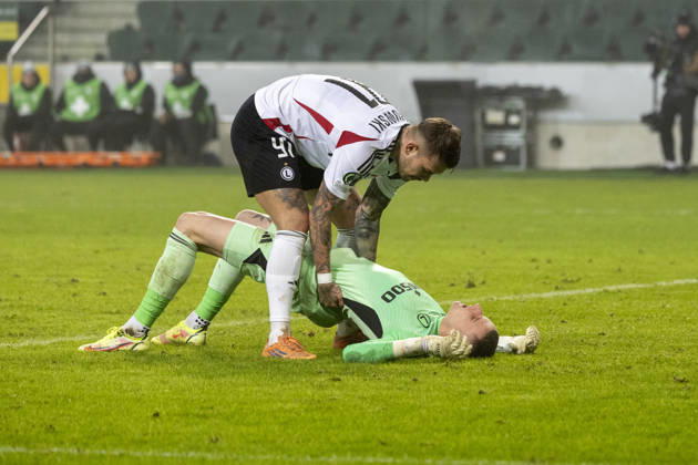 Legia Warszawa - Lincoln Red Imps 18.12.2025 football, Warsaw, UEFA Conference League game Legia Warszawa - Lincoln Red Imps (pilka nozna Liga Konferencji Europy ) image shows: Kamil Piatkowski (top) Gabriel Kobylak (bottom) photo Katarzyna Plewczynska Fotostyk Copyright: xKatarzynaxPlewczynska Fotostykx 20251218FCTKP536