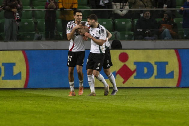 Legia Warszawa - Lincoln Red Imps 18.12.2025 football, Warsaw, UEFA Conference League game Legia Warszawa - Lincoln Red Imps (pilka nozna Liga Konferencji Europy ) image shows: Bartosz Kapustka 9L) Mileta Rajovic (C) goal react photo Katarzyna Plewczynska Fotostyk Copyright: xKatarzynaxPlewczynska Fotostykx 20251218FCTKP525