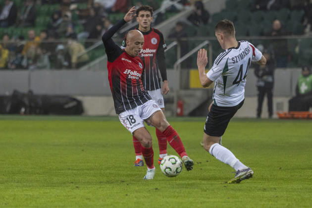 Legia Warszawa - Lincoln Red Imps 18.12.2025 football, Warsaw, UEFA Conference League game Legia Warszawa - Lincoln Red Imps (pilka nozna Liga Konferencji Europy ) image shows: Toni (L) Damian Szymanski (R) photo Katarzyna Plewczynska Fotostyk Copyright: xKatarzynaxPlewczynska Fotostykx 20251218FCTKP528