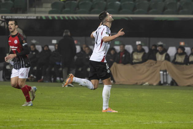 Legia Warszawa - Lincoln Red Imps 18.12.2025 football, Warsaw, UEFA Conference League game Legia Warszawa - Lincoln Red Imps (pilka nozna Liga Konferencji Europy ) image shows: Antonio Colak goal react (R) photo Katarzyna Plewczynska Fotostyk Copyright: xKatarzynaxPlewczynska Fotostykx 20251218FCTKP229