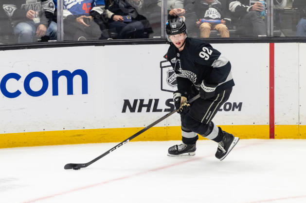 December 13, 2025, Los Angeles, California, United States: LOS ANGELES, CALIFORNIA - DECEMBER 13: Defenseman Brandt Clarke 92 of the Los Angeles Kings handles the puck during a game between the Calgary Flames and Los Angeles Kings at Crypto.com Arena on December 13, 2025, in Los Angeles, California. Calgary Flames V Los Angeles Kings  - ZUMAt139 20251213_aaa_t139_016 Copyright: xJordanxTeller IsixPhotosx