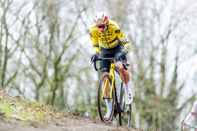 Belgian Wout van Aert pictured in action during the men s elite race of the World Cup cyclocross cycling event in Antwerp on Saturday 20 December 2025, the fifth stage (out of 12) of the UCI World Cup competition. JASPERxJACOBS x150378285x