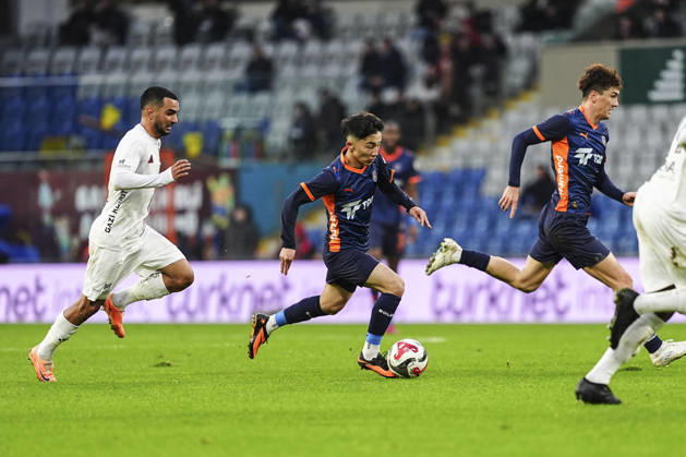 RAMS Basaksehir v Gaziantep FK - Turkish Super Lig ISTANBUL, TURKIYE - DECEMBER 22: Abbosbek Fayzullayev (11) of RAMS Basaksehir in action during the Turkish Super Lig week 17 football match between RAMS Basaksehir and Gaziantep FK at Basaksehir Fatih Terim Stadium in Istanbul, Turkiye on December 22, 2025. Agit Erdi Ulukaya Anadolu Istanbul Turkey. Editorial use only. Please get in touch for any other usage.  Copyright: x2025xAnadoluxAgitxErdixUlukayax