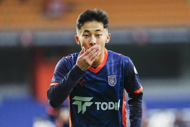 RAMS Basaksehir v Gaziantep FK - Turkish Super Lig ISTANBUL, TURKIYE - DECEMBER 22: Abbosbek Fayzullayev (11) of RAMS Basaksehir celebrates after scoring a goal during the Turkish Super Lig week 17 football match between RAMS Basaksehir and Gaziantep FK at Basaksehir Fatih Terim Stadium in Istanbul, Turkiye on December 22, 2025. Agit Erdi Ulukaya Anadolu Istanbul Turkey. Editorial use only. Please get in touch for any other usage.  Copyright: x2025xAnadoluxAgitxErdixUlukayax