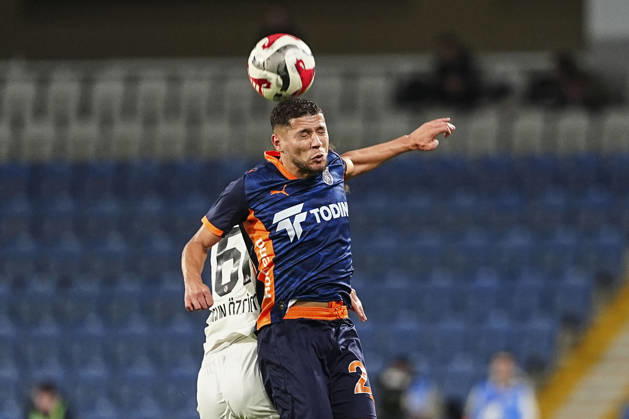 RAMS Basaksehir v Gaziantep FK - Turkish Super Lig ISTANBUL, TURKIYE - DECEMBER 22: Amine Harit (R) of RAMS Basaksehir in action against Ogun Ozcicek (L) of Gaziantep FK during the Turkish Super Lig week 17 football match between RAMS Basaksehir and Gaziantep FK at Basaksehir Fatih Terim Stadium in Istanbul, Turkiye on December 22, 2025. Agit Erdi Ulukaya Anadolu Istanbul Turkey. Editorial use only. Please get in touch for any other usage.  Copyright: x2025xAnadoluxAgitxErdixUlukayax