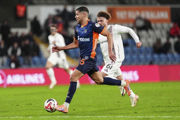 RAMS Basaksehir v Gaziantep FK - Turkish Super Lig ISTANBUL, TURKIYE - DECEMBER 22: Amine Harit (L) of RAMS Basaksehir in action against Ogun Ozcicek (61) of Gaziantep FK during the Turkish Super Lig week 17 football match between RAMS Basaksehir and Gaziantep FK at Basaksehir Fatih Terim Stadium in Istanbul, Turkiye on December 22, 2025. Agit Erdi Ulukaya Anadolu Istanbul Turkey. Editorial use only. Please get in touch for any other usage.  Copyright: x2025xAnadoluxAgitxErdixUlukayax