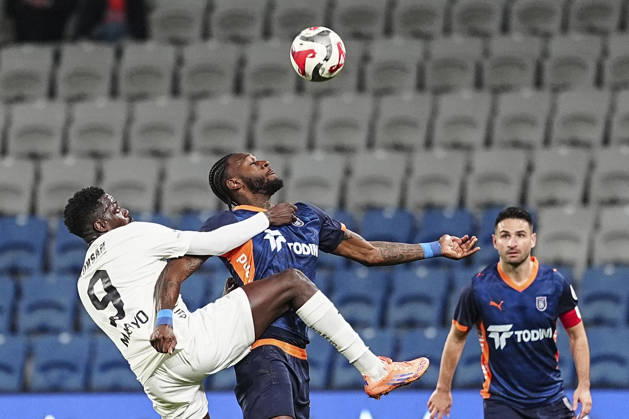 RAMS Basaksehir v Gaziantep FK - Turkish Super Lig ISTANBUL, TURKIYE - DECEMBER 22: Jerome Opoku (C) of RAMS Basaksehir in action against Mohamed Bayo (9) of Gaziantep FK during the Turkish Super Lig week 17 football match between RAMS Basaksehir and Gaziantep FK at Basaksehir Fatih Terim Stadium in Istanbul, Turkiye on December 22, 2025. Agit Erdi Ulukaya Anadolu Istanbul Turkey. Editorial use only. Please get in touch for any other usage.  Copyright: x2025xAnadoluxAgitxErdixUlukayax