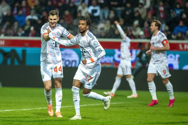 Goal to 0 2 by Michael Olise FC Bayern Muenchen, 17 , GER, 1 FC Heidenheim vs FC Bayern Muenchen, Football, Bundesliga, Matchday 15, Season 2025 2026, 21 12 2025, DFL DFB REGULATES PROHIBIT ANY USE OF PHOTOGRAPHS AS IMAGE SEQUENCES AND OR QUASI VIDEO, GER, 1 FC Heidenheim vs FC Bayern Muenchen, Football, Bundesliga, Matchday 15, Season 2025 2026, 21 12 2025 Heidenheim Copyright: xEibner-Pressefotox EP_EER