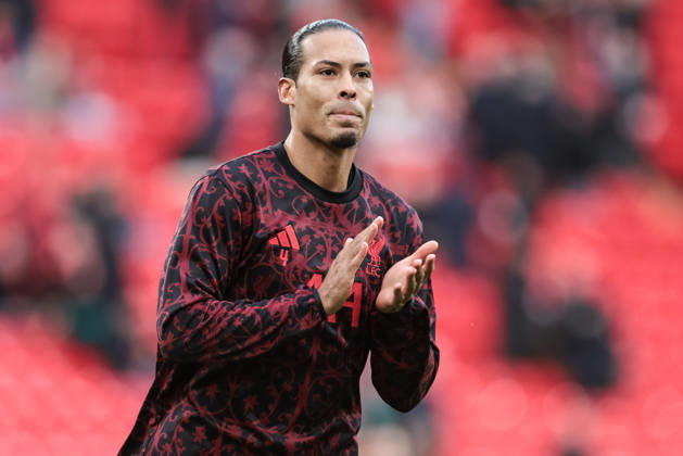 Premier League Liverpool v Wolverhampton Wanderers Virgil van Dijk of Liverpool applauds the fans in the pregame warmup session during the Premier League match Liverpool vs Wolverhampton Wanderers at Anfield, Liverpool, United Kingdom, 27th December 2025 (Photo by Mark Cosgrove News Images) Liverpool Anfield Merseyside United Kingdom Copyright: xMarkxCosgrove NewsxImagesx