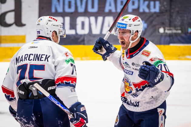 SLOVAN BRATISLAVA - HKM ZVOLEN Marek Hecl of Zvolen celebrates a goal with Patrik Marcinek during Slovak Ice hockey, Eishockey Eishockey Tipsport liga match between HC Slovan Bratislava and HKM Zvolen at Ondrej Nepela Arena in Bratislava. Bratislava, Slovakia, December 28, 2025. Photo by Branislav Racko. Copyright: xx 080A5564