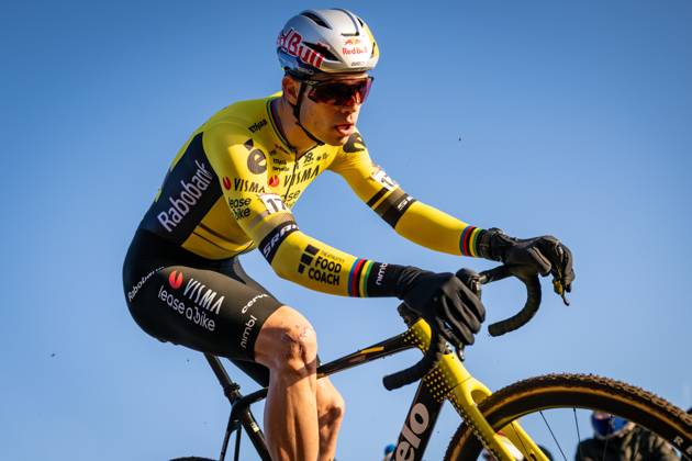 Belgian Wout van Aert pictured in action during the men s elite race at the World Cup cyclocross cycling event in Dendermonde, Belgium, stage 8 (out of 12) of the UCI World Cup cyclocross competition, Sunday 28 December 2025. DAVIDxPINTENS x151956408x