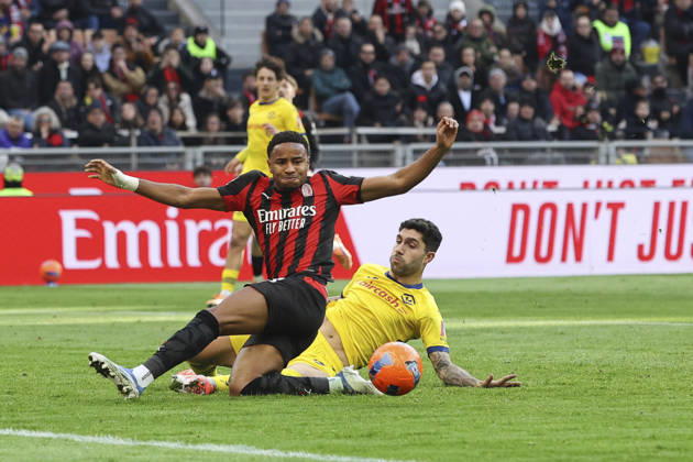 Unai Nunez of Hellas Verona FC battle for the ball with Christopher Nkunku of AC Milan during AC Milan vs Hellas Verona FC, 17° Serie A Enilive 2025-26 game at Giuseppe Meazza - San Siro stadium in Milano (MI), Italy, on Dicember 28, 2025. Copyright: xDavidexCasentini IPAxSportx xipa-agency.netx xx IPA_69550957 IPA_Agency_IPA69550957