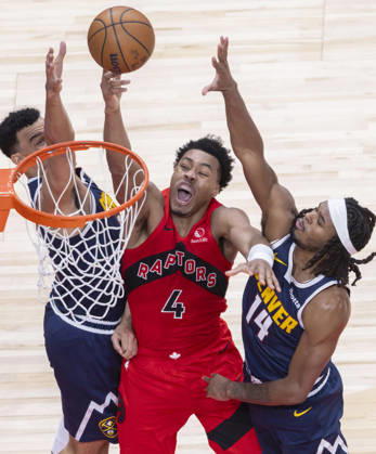 (260101) -- TORONTO, Jan. 1, 2026 -- Scottie Barnes (C) of Toronto Raptors goes for a layup during the 2025-2026 NBA, Basketball Herren, USA regular season game between Toronto Raptors and Denver Nuggets in Toronto, Canada, Dec. 31, 2025. (Photo by Xinhua) (SP) CANADA-TORONTO-NBA-NUGGETS VS RAPTORS ZouxZheng 